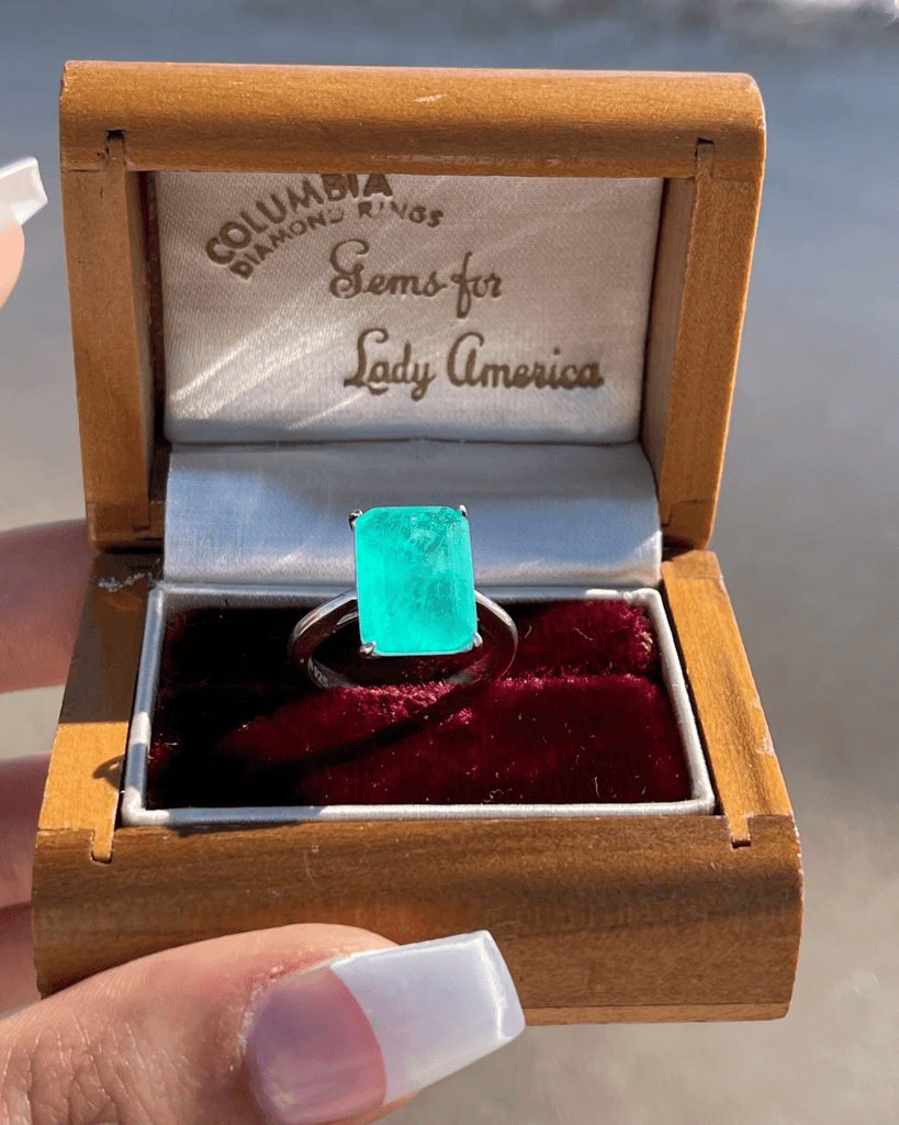 Glowing Colombian Emerald Ring - Gymattic